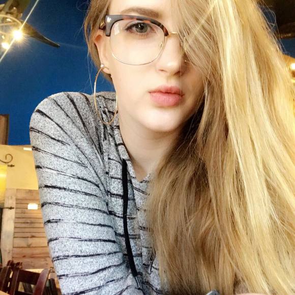 Meet your Posher, Rebekah - Picture 1 of 1